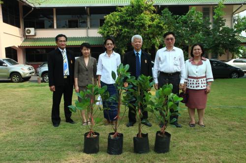 สศก. ร่วมกิจกรรมปลูกไม้ผลยืนต้นในโครงการเฉลิมพระเกียรติปลูกไม้ผลยืนต้นครัวเรือนละต้นฯ