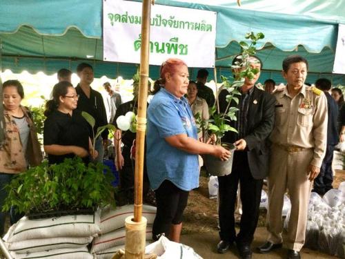 สศท.2 ร่วมกิจกรรมสนับสนุนมอบปัจจัยการผลิตแก่เกษตรกร