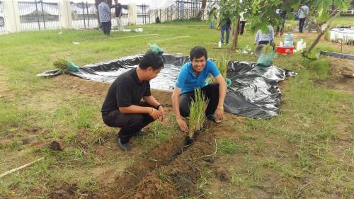 สศท. 12 ร่วมประดับดอกไม้/จัดสวนเกษตรตามแนวทางเศรษฐกิจพอเพียง