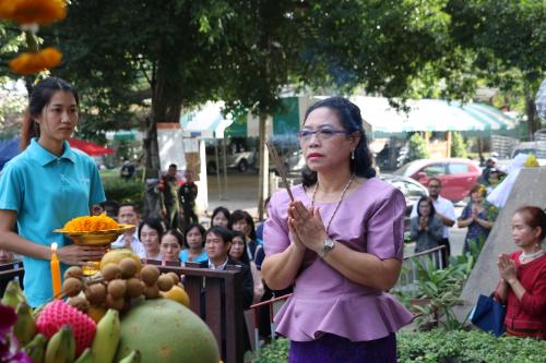 รองเลขาธิการ สศก.  กราบสักการะสิ่งศักดิ์สิทธิ์ประจำหน่วยงาน ในโอกาสเข้ารับตำแหน่ง