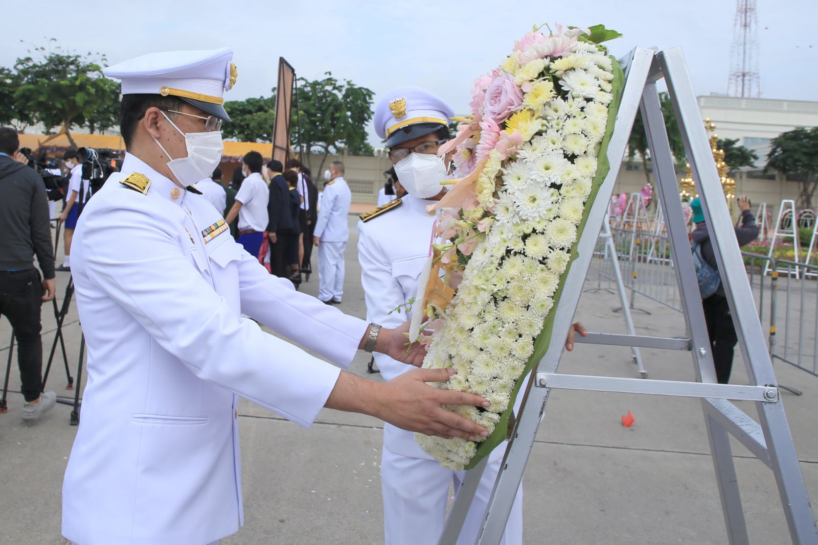 พิธีวางพวงมาลาถวายบังคมพระบรมราชานุสรณ์พระบาทสมเด็จพระจุลจอมเกล้า