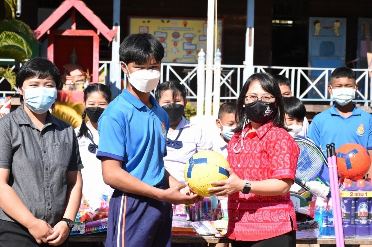 สำนักงานเศรษฐกิจการเกษตรที่ 1 ร่วมเติมฝัน ปันสุข มอบรอยยิ้ม ให้น้องกองแหะ ณ โรงเรียนบ้านกองแหะ ต.โป่งแยง อ.แม่ริม จ.เชียงใหม่