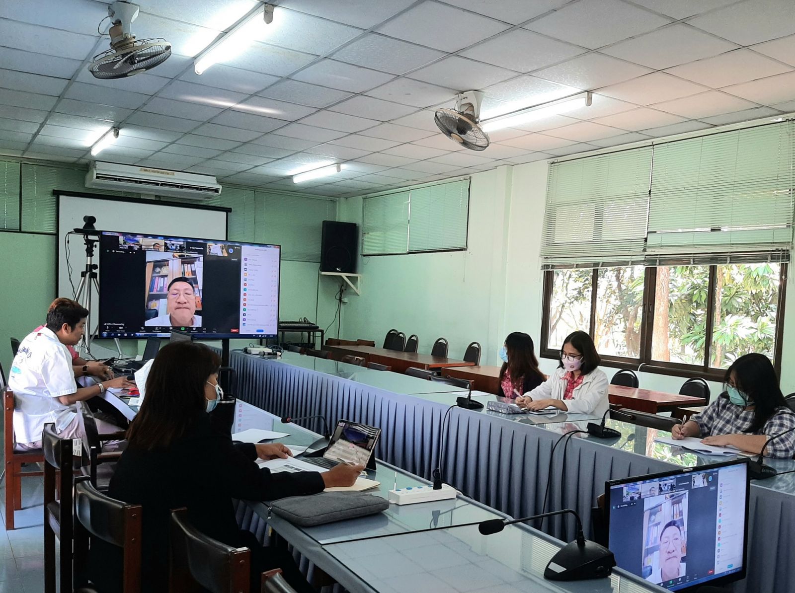 ประชุมคณะทำงานขับเคลื่อนการพัฒนาสินค้าเกษตรที่สำคัญตามศักยภาพแบบครบวงจรในพื้นที่ ภาคตะวันออกเฉียงเหนือตอนล่าง1 ครั้งที่ 1/2565