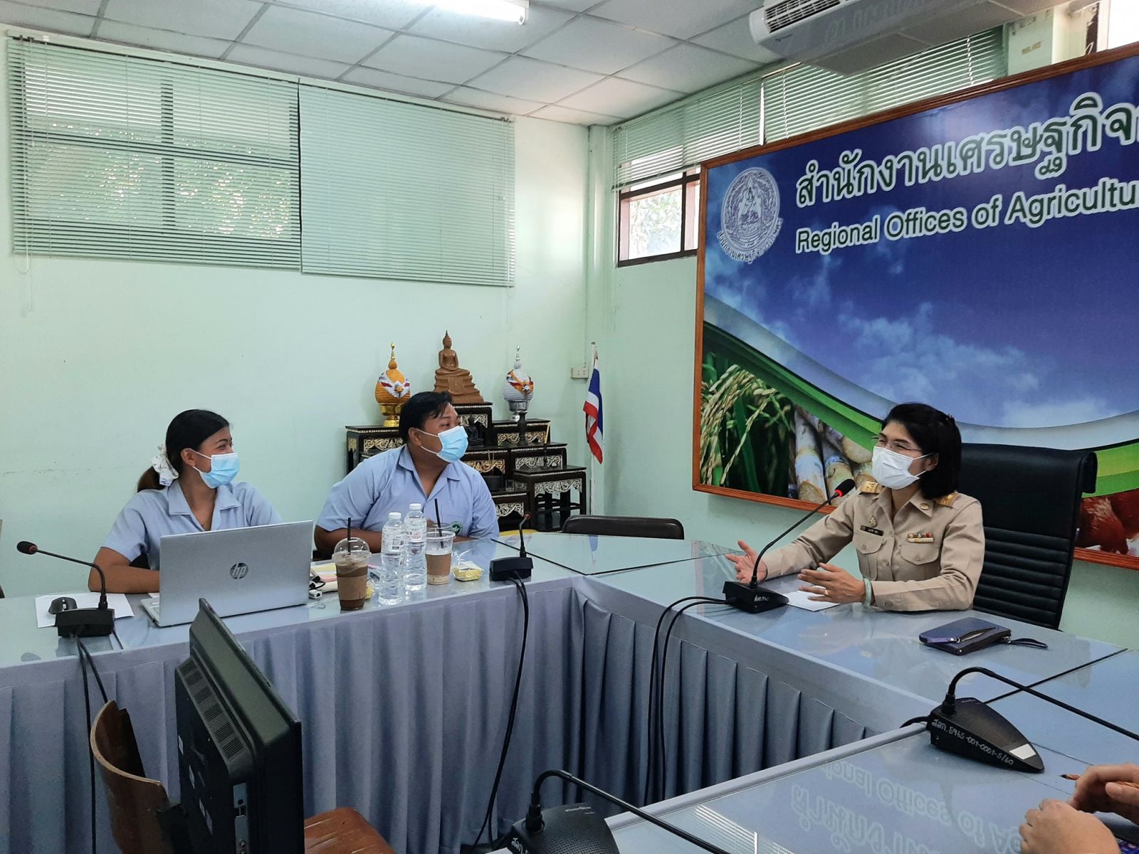 บรรยายให้ความรู้เรื่องการปรับตัวให้ทันต่อสถานการณ์ การแพร่ระบาดและการรับวัคซีนต้านเชื้อไวรัสโควิด19