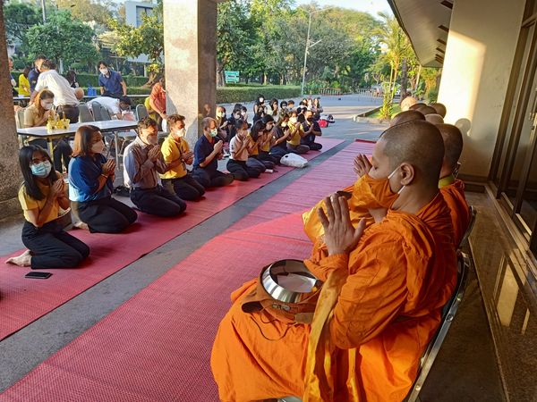 นางพัชรารัตน์ ลิ้มศิริกุล