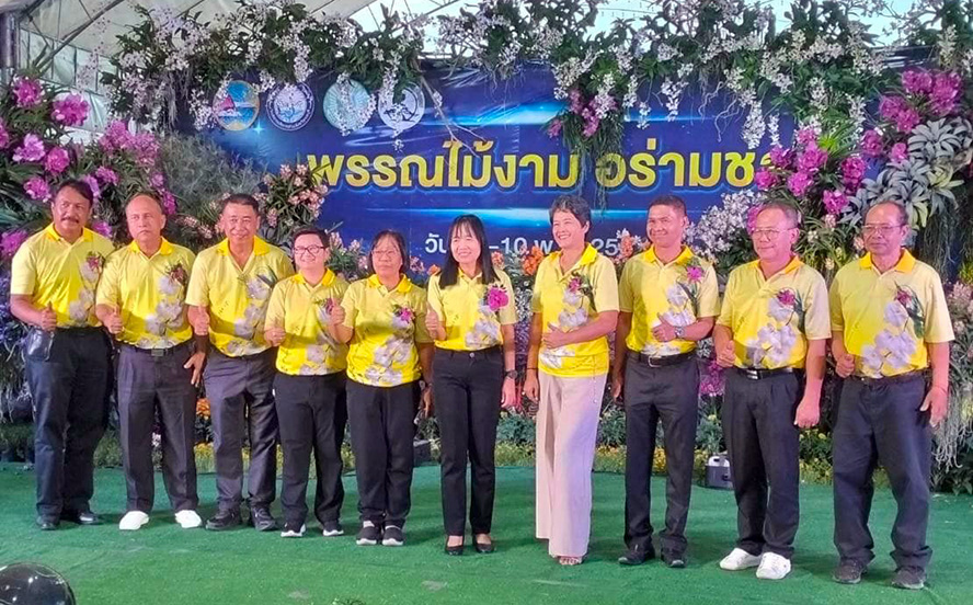 นางสาวนริศรา เอี่ยมคุ้ย ผอ.สศท.6 เข้าร่วมพิธีเปิดงาน "พรรณไม้งาม อร่ามชล" ครั้งที่ 7 ณ สนามหน้าศาลากลางจังหวัดชลบุรี โดยนายธวัชชัย ศรีทอง ผู้ว่าราชการจังหวัดชลบุรีเป็นประธานในพิธีเปิด   